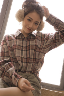 上面一个日底下一个女